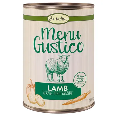 Банка с надписью 'Lukullus Menu Gustico, Lamb, Grain-Free Recipe, Human-Grade Quality Ingredients', 400 г. Иллюстрация ягненка, картофеля и моркови.