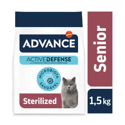 Saco de ração Advance Active Defense Senior Sterilized para gatos, microbiota saudável, 1,5 kg. Inclui imagem de um gato e texto: 'com ingredientes cientificamente comprovados'.