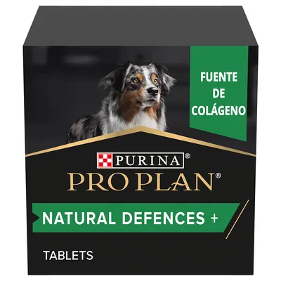 Caja de Purina Pro Plan Natural Defences+ Tablets, fuente de colágeno. Imagen de un perro en el envase. Texto visible: NATURAL DEFENCES+, FUENTE DE COLÁGENO, TABLETS.