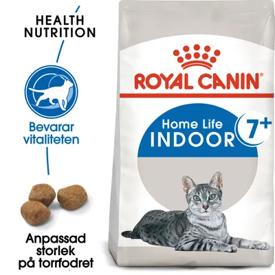 ROYAL CANIN Home Life Indoor 7+, Bevarar vitaliteten, Anpassad storlek på torrfodret. Bild på katt och foderbitar. HEALTH NUTRITION syns på förpackningen.
