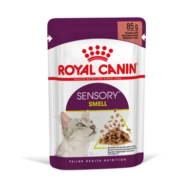 Royal Canin Sensory Smell, bustina da 85 g per gatti, bocconcini in salsa. Immagine di un gatto e del prodotto sulla confezione. Testo visibile: Feline Health Nutrition.
