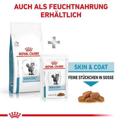 Royal Canin Veterinary Skin & Coat для кошек, сухой и влажный корм. Видны упаковки и кусочки в соусе. Текст на немецком: AUCH ALS FEUCHTNAHRUNG ERHÄLTLICH, SKIN & COAT, FEINE STÜCKCHEN IN SOSSE.