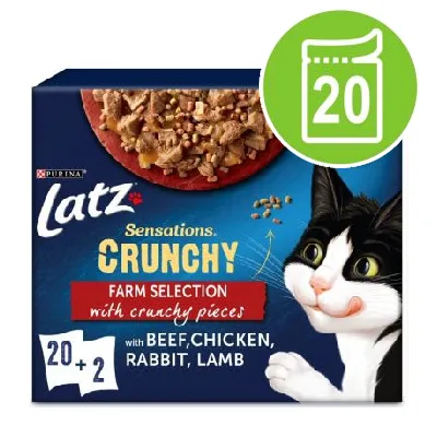 Latz Sensations Crunchy Farm Selection med krispiga bitar, nötkött, kyckling, kanin, lamm. 20+2 portioner. Bild på katt och mat. Purina.