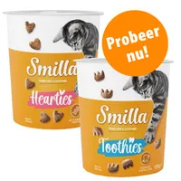 Twee Smilla kattensnacks: Hearties en Toothies, elk in een oranje verpakking met kat en snackvormen. Oranje cirkel met witte tekst: Probeer nu!