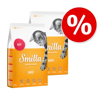 To poser Smilla Adult kattefoder, BEEF, 10 kg hver. Tekst: Food for a lifetime, high acceptance, contains taurine, omega fatty acids, no grains, tørkost. Rød procent-tegn.