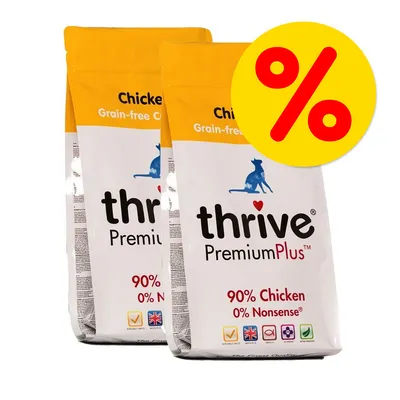 Thrive PremiumPlus Chicken viljaton kissanruoka, 2 pussia. Teksti: 90 % Chicken, 0 % Nonsense. Tarjousmerkki näkyvissä. Brittilippu ja sertifikaattien symbolit pakkauksessa. Thrive PremiumPlus Chicken viljaton kissanruoka, 2 pussia. Teksti: 90 % Chicken, 0 % Nonsense. Tarjousmerkki näkyvissä. Brittilippu ja sertifikaattien symbolit pakkauksessa.