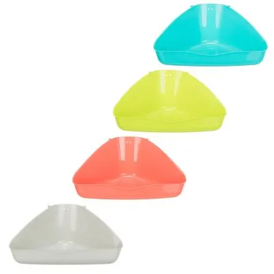 Quattro toilette angolari per piccoli animali in plastica, colori visibili: azzurro, giallo, arancione e bianco. Forma triangolare adatta agli angoli.