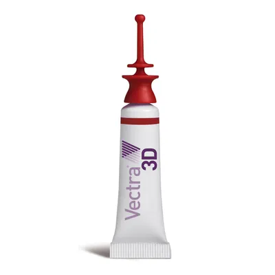 Pipette blanche avec bouchon rouge, texte visible : Vectra 3D en violet sur le tube.