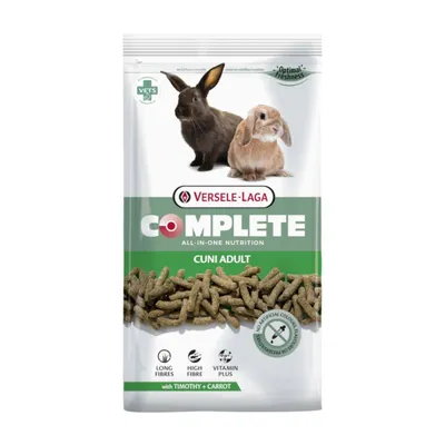 Confezione Versele-Laga Complete Cuni Adult con immagine di due conigli, scritte: ALL-IN-ONE NUTRITION, LONG FIBRES, HIGH FIBRE, VITAMIN PLUS, with TIMOTHY + CARROT, no artificial colours. Confezione Versele-Laga Complete Cuni Adult con immagine di due conigli, scritte: ALL-IN-ONE NUTRITION, LONG FIBRES, HIGH FIBRE, VITAMIN PLUS, with TIMOTHY + CARROT, no artificial colours.
