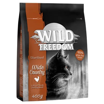 Pachet Wild Freedom Sterilised Wide Country, 400g, 100% grain-free recipe, lots of fresh poultry meat. Imagine cu pisică și pădure pe ambalaj. Text în engleză vizibil pe pachet.