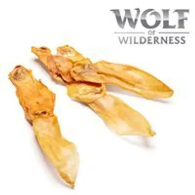 Friandises séchées en forme d’oreilles, marque Wolf of Wilderness visible en haut à droite de l’image.