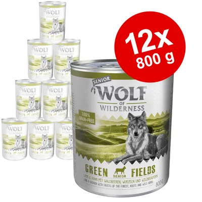 Wolf of Wilderness Senior Green Fields dåsefoder, 12 x 800 g. Synlig tekst: 100% grain-free, lam & kylling med skovbær, rødder og vilde urter. Stor dåse foran, flere dåser bagved.