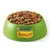 Groene voerbak gevuld met droogvoer, merknaam zichtbaar: Purina Bonzo.