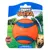 Chuckit! Ultra Ball, maat Large, oranje met blauwe strepen. Verpakking toont merknaam en tekst: 'OUTPLAY THE ORDINARY'. Hond en persoon zichtbaar op achtergrond. Chuckit! Ultra Ball, maat Large, oranje met blauwe strepen. Verpakking toont merknaam en tekst: 'OUTPLAY THE ORDINARY'. Hond en persoon zichtbaar op achtergrond.