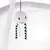 Jouet suspendu en peluche grise en forme de méduse avec visage souriant, tentacules en rubans noirs et blancs, accroché à une arche recouverte de tissu.