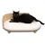 Schwarze Katze liegt auf einem ovalen Holzbett mit weisser Polsterung und erhöhtem Rückenteil.