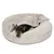 Rond, beige huisdierenbed met zachte rand en deken, het dier ligt half onder de deken in het bed.