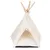 Beiges Tipi-Zelt mit Holzstangen und Quasten, geeignet als Haustier-Rückzugsort.