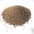 Haufen von braunen, körnigen Pellets auf weissem Hintergrund. Produktabbildung für Tierfutter oder Streu.