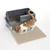 Kooa Katzentoilette mit grauem Deckel und beige Matte. Katze untersucht die Matte. Sichtbar: Kooa The Pet Care Line Logo.