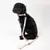 Schwarzer Hund mit gemustertem Halsband und passender Leine. Produkt zeigt Design und Anwendung des Zubehörs.