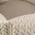 Panier pour animal en tissu beige à motif tricoté, rebords rembourrés et intérieur uni. Aucun logo ou texte visible.