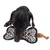 Perro juega con juguete en forma de hueso con estampado de leopardo y cola de tela marrón.