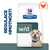 Hill's Prescription Diet w/d, nápis REGULACE HMOTNOSTI, silueta kuřete v oranžovém kruhu, část psa viditelná na obalu. Hill's Prescription Diet w/d, nápis REGULACE HMOTNOSTI, silueta kuřete v oranžovém kruhu, část psa viditelná na obalu.