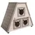 Driehoekig houten huis met drie kattenvormige ingangen, shingles dak en kleine plank. Geschikt als schuilplaats of rustplek.