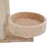 Plateforme ronde en peluche beige fixée à un arbre à chat avec poteau recouvert de corde sisal, vue rapprochée du panier et de la base.