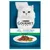 Pachet hrană umedă pentru pisici Purina Gourmet Perle, text vizibil: Erlesene Streifen, Les Aiguillettes, mit Kaninchen au lapin, imagine cu felii de carne în sos pe farfurie.