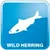 WILD HERRING (αγγλικά) – εικονίδιο με ψάρι σε μπλε φόντο. Το κείμενο εμφανίζεται μόνο στα αγγλικά στην εικόνα.