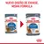 Nuevo diseño de envase, misma fórmula. Dos sobres de Royal Canin Light Weight Care 85 g para gatos, antes y después del cambio de diseño, con texto visible en inglés.