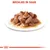 Brokjes in saus op een wit bord, tekst bovenaan: 'BROKJES IN SAUS'.