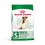 Confezione Royal Canin mini size S, up to 10 kg, adult 8+, Weight maintenance, Optimal vitality support. Immagine di un cane seduto sulla confezione. Confezione Royal Canin mini size S, up to 10 kg, adult 8+, Weight maintenance, Optimal vitality support. Immagine di un cane seduto sulla confezione.