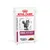 Sachet Royal Canin Veterinary Renal with Beef pour chat, texte visible : Thin Slices in Gravy, illustration de chat et morceaux en sauce sur l’emballage.