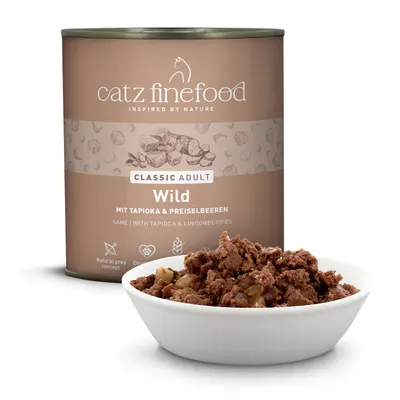 catz finefood Classic Adult Game with Tapioca & Cranberries, Natural prey concept, can and tray with wet food visible. catz finefood Classic Adult Game with Tapioca & Cranberries, Natural prey concept, can and tray with wet food visible.