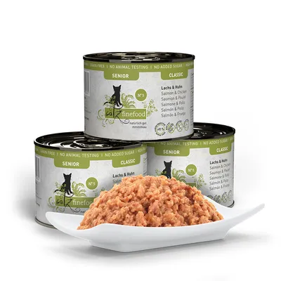 Catz Finefood Senior Classic våtfoder, smak lax och kyckling. Spannmålsfritt, utan tillsatt socker, inga djurförsök. Visad portion på vit tallrik.