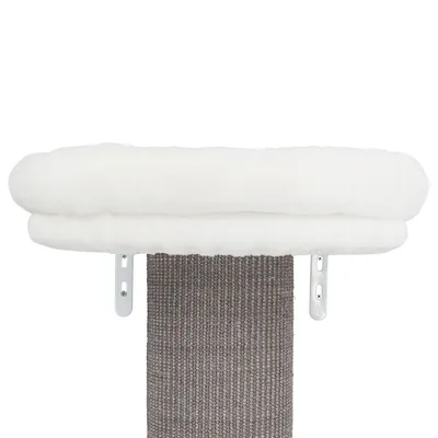 Plateforme pour chat avec coussin blanc amovible et support mural en métal, surface grise en tissu à texture visible.