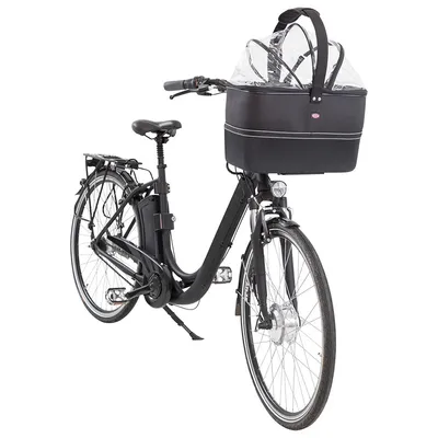 Bicicletta nera con cestino anteriore rigido per animali, dotato di copertura trasparente e manico. Nessun animale visibile.