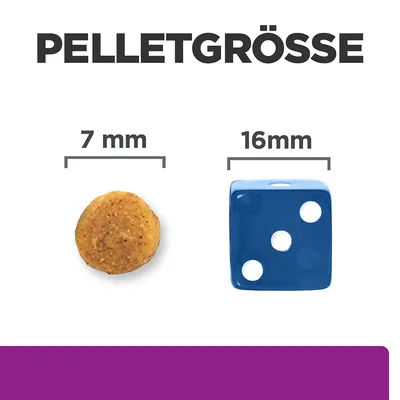 Pelletgrösse: Vergleich von 7 mm Pellet mit einem Würfel von 16 mm Grösse.