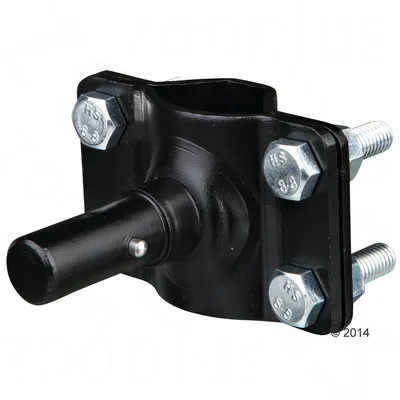 Piesă metalică neagră cu patru șuruburi și piulițe, element de prindere sau suport, material: metal. Nu sunt vizibile mărci sau inscripții suplimentare.