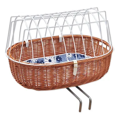 Cykelkorg av brunt flätat pil med vitt metallgaller och blåvitt blommönster på dynan. Fästen av metall synliga undertill.