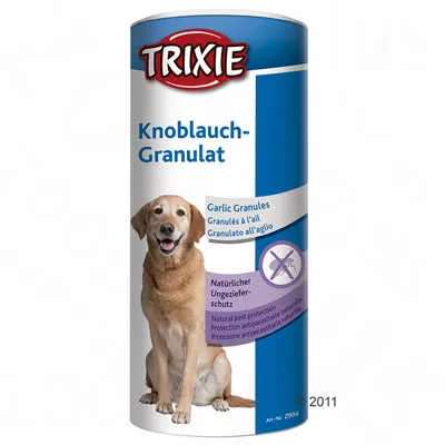Envase de TRIXIE Knoblauch-Granulat, granulado de ajo para perros. Texto visible: 'Natural pest protection', 'Protección antiparasitaria natural'. Imagen de perro y símbolo antiparasitario.