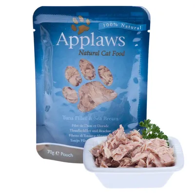 Applaws Natural Cat Food, Tuna Fillet & Sea Bream, 70 g vrećica. Prikazana otvorena hrana u zdjelici ispred pakiranja. Tekst na engleskom jeziku vidljiv na ambalaži.