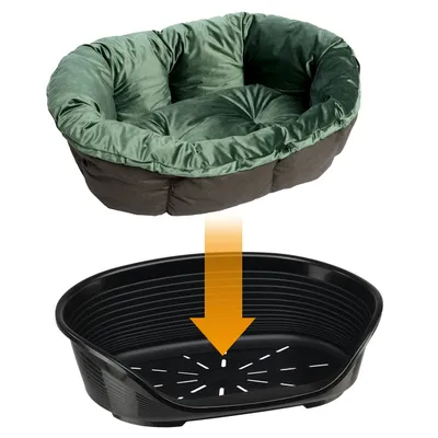 Groen, gewatteerd kussen geplaatst in zwart kunststof bed met ventilatiesleuven. Opmerking over combineerbaarheid van bed en kussen.