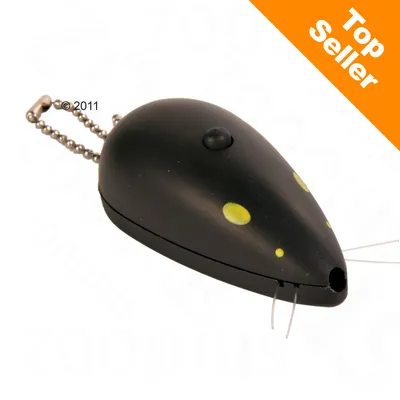 Jouet en forme de souris noire avec taches jaunes, moustaches blanches et chaîne métallique. Bande orange en haut à droite avec texte anglais « Top Seller ».