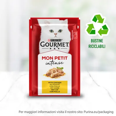 Purina Gourmet Mon Petit Intense con pollo, bustine riciclabili. Testo visibile: with chicken, au poulet, con pollo, mit huhn, met kip. Immagine di un gatto bianco sulla confezione.