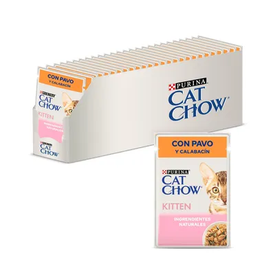 Boîte de sachets Purina Cat Chow Kitten, texte visible : 'CON PAVO Y CALABACÍN', 'INGREDIENTES NATURALES'. Image d’un chat et croquettes sur l’emballage.