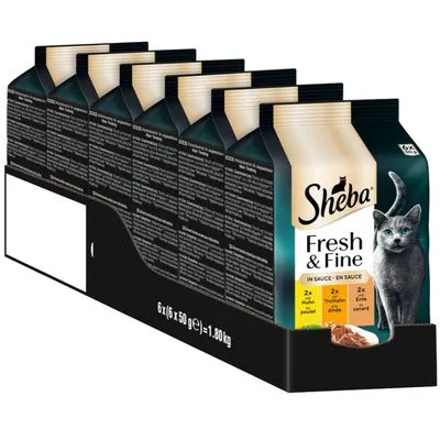 Sheba Fresh & Fine kattenvoer in saus, verpakking met 6 x 50 g zakjes, zichtbaar: kip, kalkoen, zalm. Afbeelding van een grijze kat op de voorkant.